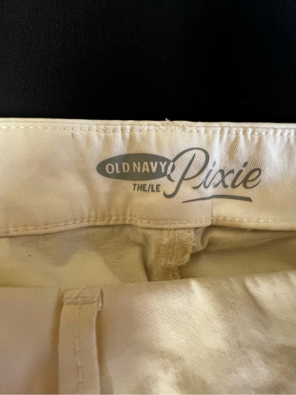 OLD NAVY PIXIE  PANTS IN LIGHT CREAM COLOR. SIZE 6  REG. STRAIGHT LEG - Picture 2 of 8